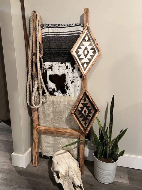 South Western Bedroom Decor, Ranch Style Decor Living Room, Western Sitting Room, Western Chic House, Rustic Aztec Decor, Cheap Western Decor, Western Farmhouse Living Room Rustic, Boho Western House Decor, Dark Western Home Decor