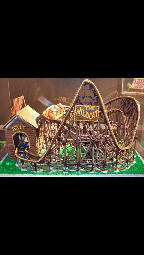 Gingerbread Roller Coaster, Disney Roller Coaster, Diy Roller Coaster, Gingerbread Contest, Gingerbread Competition, Christian Canvas Paintings, Gingerbread Designs, Graham Cracker Gingerbread House, Santa Village