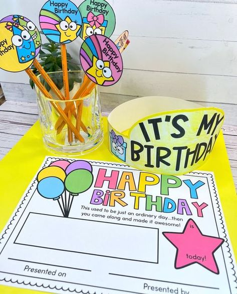 Class Birthday Display Teacher Created Resources, Birthday Ideas For Preschool Classroom, Birthday Gift Students, Prek Birthday Ideas, Classroom Bday Ideas, Elementary Birthday Ideas, Birthday In The Classroom, Birthday Ideas For Students From Teacher, Preschool Birthday Gifts From Teacher