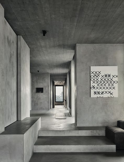 Concrete Minimalist House, Brutalism Interior, Brutalist Interior, Brutalism Architecture, Concrete Interiors, Vincent Van Duysen, Concrete Houses, Concrete Walls, Concrete Architecture