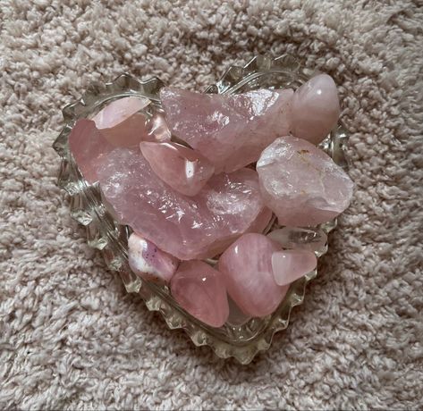 Pink Quartz Aesthetic, Lainey Core, Pink Crystal Aesthetic, Aphrodite Worship, Rose Quartz Aesthetic, Crystal Dictionary, Aphrodite Altar, Space Cookies, Lady Aphrodite