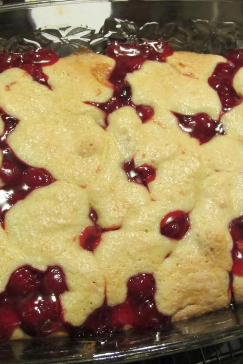 Cherry Squares Cherry Pie Squares, Cherry Cookie Bars, Cherry Squares Recipe, Cherry Squares, Fruit Squares, Bluberry Muffins, Cherry Bars, Square Recipes, Baking Desserts