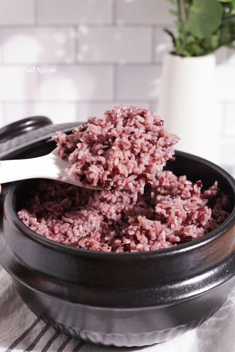 Mixed Grain Rice, Korean Multigrain Rice, Korean Purple Rice, Purple Rice Recipes, Korean Purple Rice Recipe, Korean Rice Bowl, Rice Alternatives, Onigiri Recipe, Purple Beans