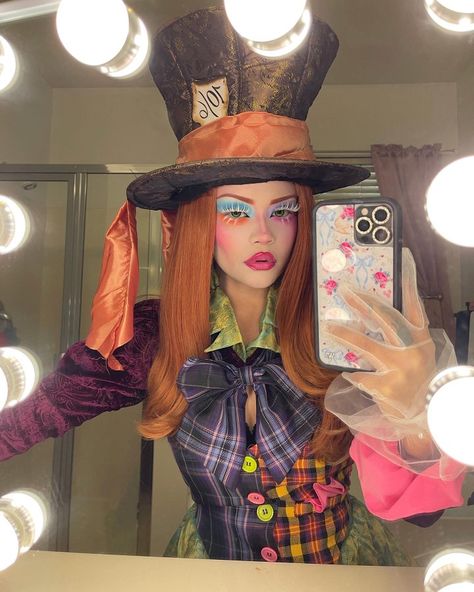 Mad Hatter Halloween Costume, Halloweenský Makeup, Mad Hatter Costume, Costume Carnaval, Drag Make-up, Halloween Coustumes, Hot Halloween Outfits, Pretty Halloween Costumes, Holloween Costume