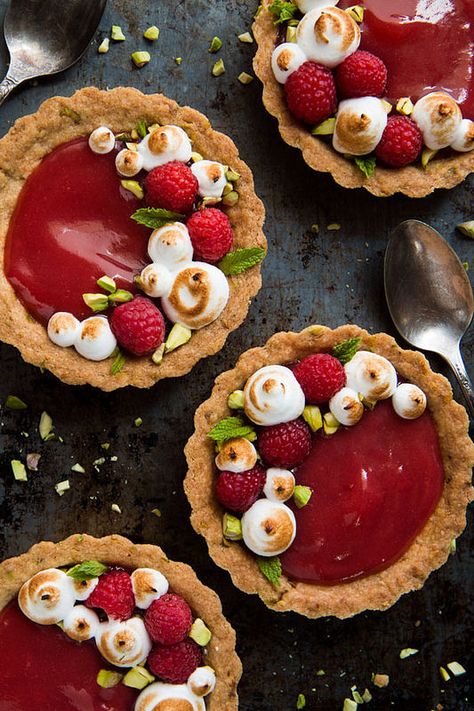 Individual Rhubarb Tarts With Pistachios, Berries, & Shortbread Crust - Will Cook For Friends Rhubarb Tarts, Cafe Sweets, Rhubarb Tart, Mothers Day Desserts, Cake Mini, Shortbread Crust, Elegant Desserts, Rhubarb Recipes, Sweet Pie