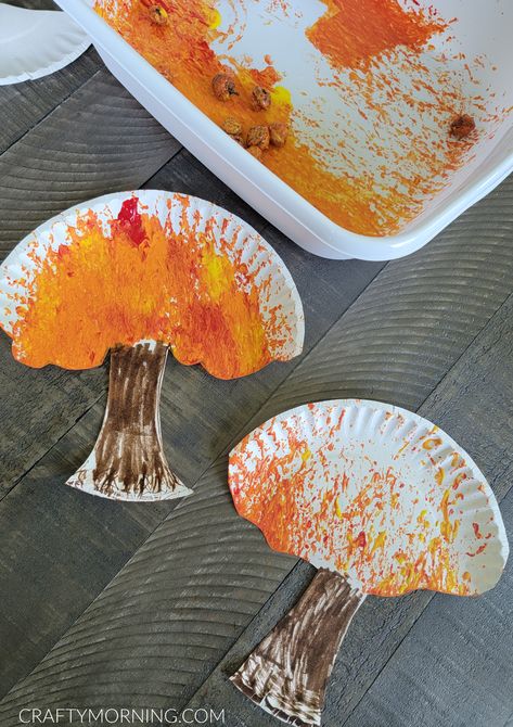 Acorn Shake Painting: Fall Tree Craft Fall Tree Craft, Craft For Beginners, Paper Pumpkin Craft, September Crafts, Crafty Morning, November Crafts, Pumpkin Craft, Fall Preschool Activities, Preschool Planning