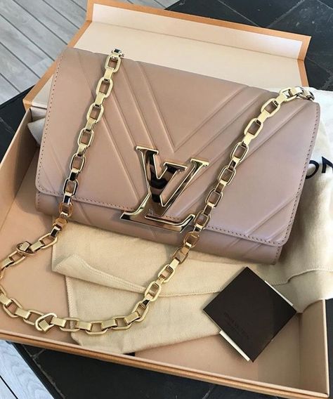 Mochila Louis Vuitton, Tas Lv, Sac Louis Vuitton, Popular Handbags, Lv Bags, Girly Bags, Cute Handbags, Luxury Purses, Cheap Handbags