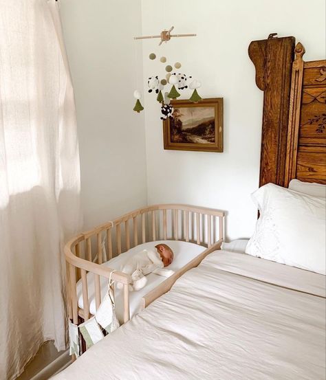 Next To Me Baby Bed, Nursery Ideas Vintage Gender Neutral, Cosleeping Bedroom Families, Nursery With Bed, Nursery In Bedroom, Apartment Nursery Ideas, Cosleeping Bedroom, Neutral Boho Bedroom, Nursery Guest Room Combo