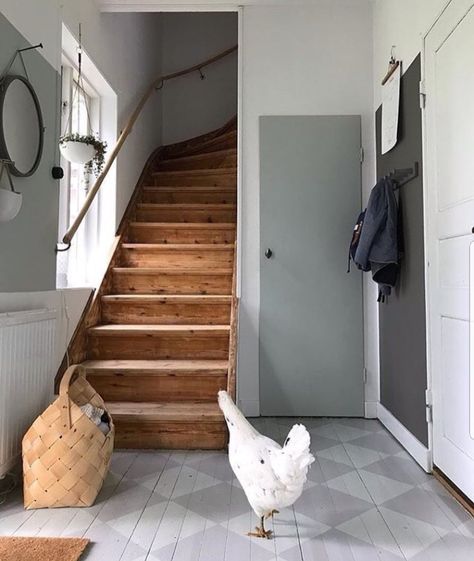 Swedish Cottage Interior Nordic Style, Nordic Cottage Interior, Swedish Cottage Interior, Contemporary Cottage Interiors, Nordic Hallway, Hall Ways Ideas, Nordic Cottage, Cottage Stairs, Nordic Interiors