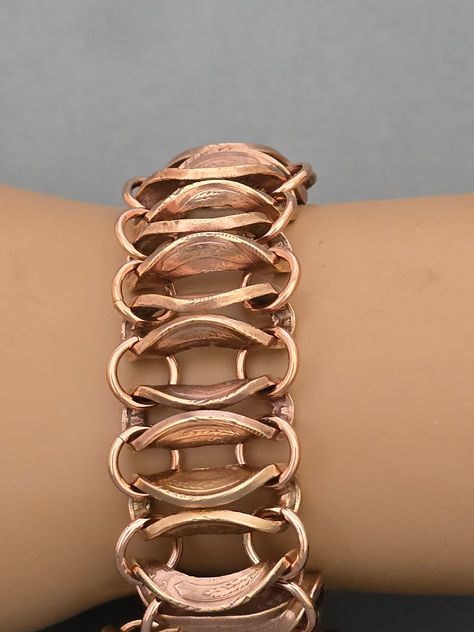 This Handmade, Copper Bracelet with President Abraham Lincoln Altered Penny Oval Links. The 7 mm long and 23 mm wide Links are made from Lincoln Wheat Pennies. Each link is connected with 2 wire jump rings. The Clasp is a Solid Copper Sister Hook or Slide Clasp. Copper Link Bracelets are comfortable and attractive to wear.  I will adjust size to your size, if stated in order other wise will be shipped as a size 9 1/2 inch. Please remember that this is Copper and will discolor the skin from the acidic sweat and chemicals on skin. It is easily removed by washing. Copper Jewelry Diy, Jewellery Drawing, Wire Weaving Techniques, Penny Bracelet, Handmade Copper Bracelet, Wheat Pennies, Link Jewelry, Copper Coin, Hardware Jewelry