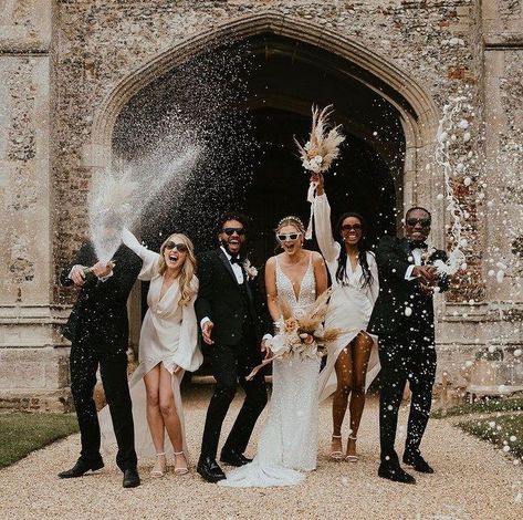 That "just married" feeling, but share it with your entire wedding party! There's no better way to celebrate your marriage with your squad than popping champagne. Plus, the matching sunglasses make them all look too cool for this modern summer wedding. Click the link for more pictures you can't forget to take with your wedding party. // Photo: La Mariée aux Pieds Nus Wedding Champagne Spray, Wedding Photo Ideas Bridesmaids And Groomsmen, Champagne Spray Wedding Photo, Bridesmaid And Groomsmen Pictures, Champagne Spray, Modern Luxury Wedding, Malaysia Wedding, Formal Photos, Wedding Group Photos