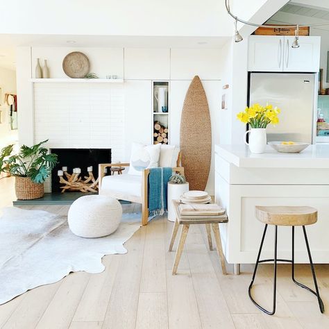 Surf House, Surf Shack, Beach House Interior, Living Room Decor Ideas, Beach Cottage Style, Studio Mcgee, Room Decor Ideas, Small House Design, Glass House