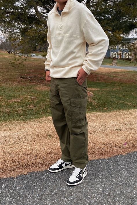 Mens Fashionable Outfits, Nice Outfits For Men Street Styles, Cream And Olive Green Outfit, Khaki And Black Outfit, Ryan Shay, Green Cargo Pants Outfit, The Right Move, 21men, Pants Outfit Men