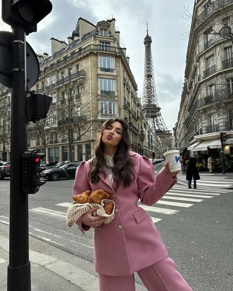 My favorite bakeries in Paris! Save ! 🥐💌🖇️ •Yann Couvreur •The French Bastards •Du Pain et des Idées • Boulangerie Chambelland •Pastry Cyril Lignac - Chaillot La Pâtisserie • La Maison d’Isabelle •La Fabrique aux Gourmandises • Babka Zana Subscribe @julie.lamrani Everything you ever wanted to know about Paris, the most comprehensive guide - with style, aesthetics and everyday life in the city of love❤️ ________________________________________________ Подписывайся @julie.lamrani 💌 Все, ... Bakery In Paris, Paris Bakery, From Paris With Love, Life In The City, About Paris, Style Aesthetics, City Of Love, Insta Pics, Everyday Life