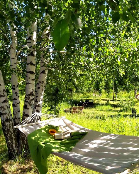 Outside Hammock, Cottagecore Reading, Hammock Reading, Outdoor Dates, Sun Aesthetic, Uk Garden, Quilted Fabric, Summer Feeling, Summer Dream