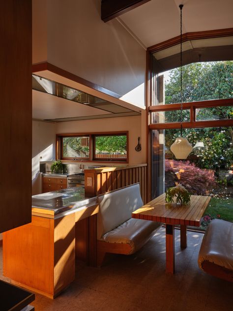 A Stellar Work of Midcentury Modern Architecture Is Up For Sale in New Zealand - Dwell Cozy Mid Century Home, Mid Century 70s Home, Cozy Mid Century Modern, Hygge House, 70s House, Interior Design Per La Casa, Kitchen And Dining Room, Design Del Prodotto, Humble Abode