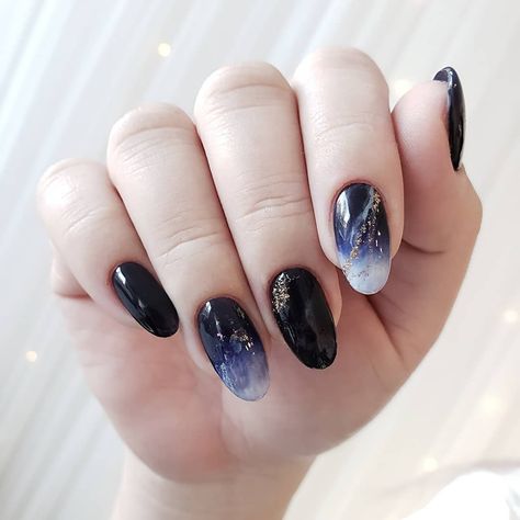 Oval Nails: Dark Marble Nails. Moody marble nails accented with flecks of gold. Click through for 30 oval nail ideas. #ovalnails #ovalnailideas #manicureideas #nailart IG: @soulinailsxo Black Oval Nails Design, Nail Art Dark Colors, Dark Oval Nails, Moody Nail Designs, Short Nail Designs Purple, Dark Nail Inspiration, Dark Marble Nails, Dark Moody Nails, Dark Nails Designs