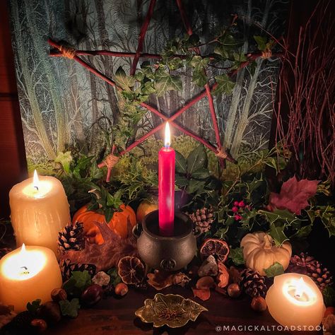 My little altar set up for Yule last year. Im sure I will do another this year as my little boy has started to take an interest. #yule #wintersolstice #yulealtar #witch #witchcraft #witchcore #witchythings #witchyvibes Winter Solstice Altar, Yule Wands, Yule Altar Ideas, Yule Alter, Yule Witchcraft, Winter Altar, Grimoire Art, Yule 2024, Pagan Celebrations