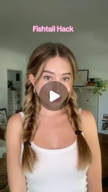 Jordynn Wynn on Instagram: "Easy fishtail braid hack - perfect for back to school hair!  . . . . . . . #hairfashion #hairgoals #hairtutorial #hairstyles #hairideas #hairstylist #longhair #hairoftheday #hairofinstagram #hairhack #thickhairstyles #cutehairstyles" How To Fishtail Braid Your Own Hair Step By Step, Cute Braided Hairstyles Simple, Leg Day Hairstyles, Easy Fishtail Braid Hairstyles, Chunky Fishtail Braid, Fishtail Hack, Fish Tail Braids Hairstyles, Cute Hairstyles Easy Long Hair, Hairstyles For Equestrians