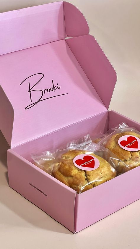 Brisbane Bakery (@brookibakehouse) • Instagram photos and videos Cookies Business Packaging, Bakery Packaging Aesthetic, Instagram Bakery, Aesthetic Cookie Packaging, Bakery Business Ideas, Bakery Instagram, Cookies Business, Dessert Packaging Ideas, Cookies Brand