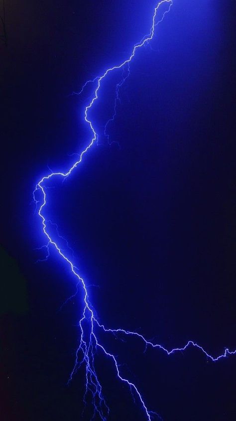 Lighting Wallpaper, Lightning Photography, Blue Aesthetic Dark, Splash Images, Handy Wallpaper, Dark Blue Wallpaper, Blue Lightning, Blue Lighting, Blue Aesthetic Pastel