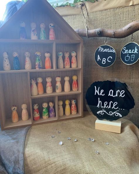 Nursery School Ideas, Self Registration Eyfs Ideas, Preschool Setup, Natures Playground, Investigation Area, Year 1 Classroom, Self Registration, Reggio Emilia Classroom, Reception Classroom