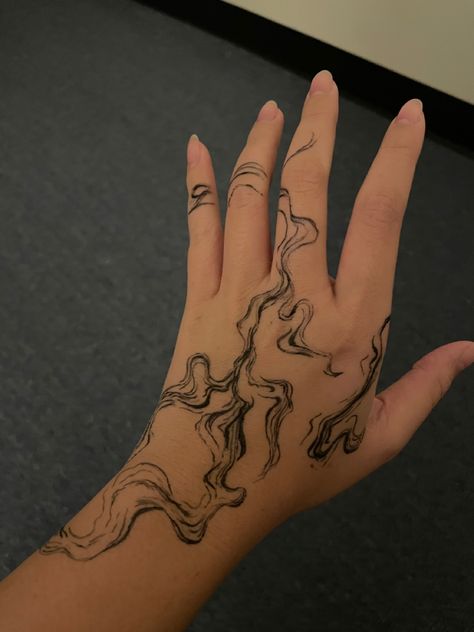 Swirl Tattoo, 16 Tattoo, Tato Minimal, Filmy Vintage, Pretty Hand Tattoos, Finger Tattoo Designs, Inspiration Tattoos, Tattoos Geometric, Hand Tattoos For Women