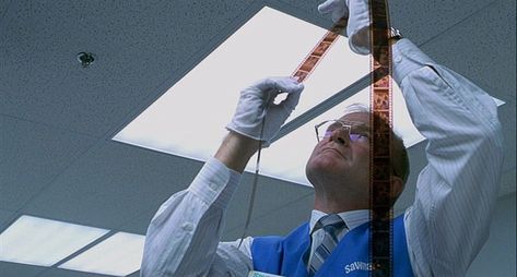 "One Hour Photo"  Dir: Mark Romanek  DoP: Jeff Cronenweth  Year: 2002 One Hour Photo Movie, David Lean, Todd Haynes, Lost Film, One Hour Photo, Angel Tattoos, Citizen Kane, Boogie Nights, Rian Johnson