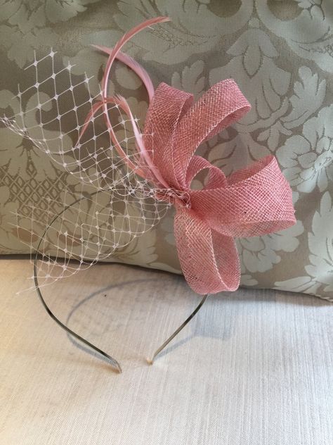 Cream Fascinator, How To Make Fascinators, Fascinator Hats Diy, Breath Flowers, Pink Fascinator, Derby Hats Fascinators, Sinamay Hats, Flower Fascinator, Silver Headband