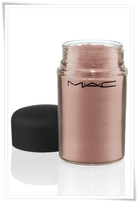 MAC Daphne Guinness for MAC Collection 1016 Mac Make Up, Best Mac Makeup, Mac Pigment, Mac Collection, Mac Makeup, Color Powder, Makeup Collection, Professional Makeup, Maquillaje De Ojos