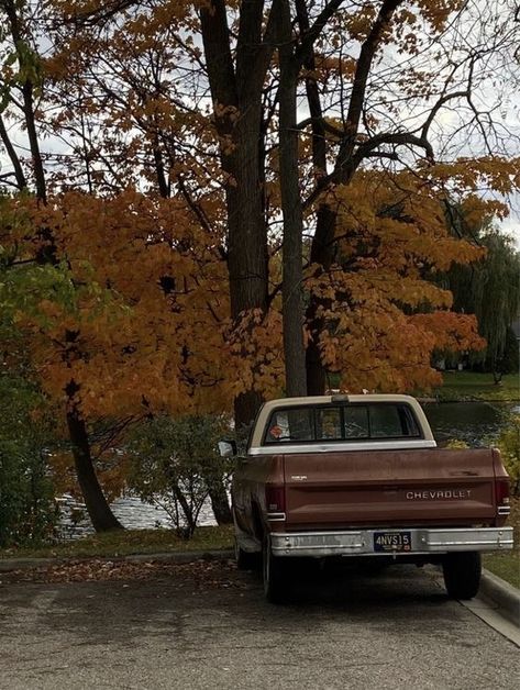 Country Fall Aesthetic, Retro Fall Aesthetic, 90s Fall Aesthetic, Aesthetic Fall Pics, Autumn Aesthetic Art, Fall Aethestic, School In Fall, Fall Aesthetic Pictures, Fall Aesthetics