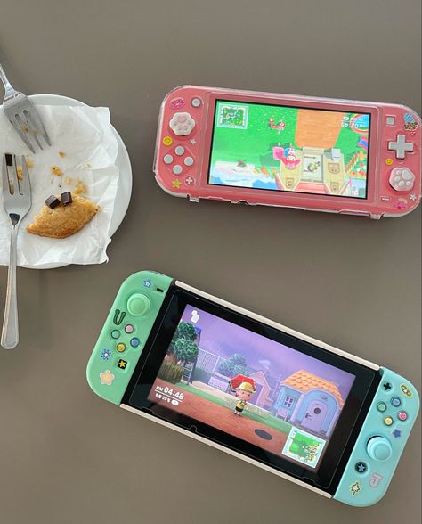 Nintendo Lite, Nintendo Switch System, Retro Appliances, Nintendo Switch Case, Retro Gadgets, Nintendo Switch Lite, Nintendo Switch Accessories, Video Games Nintendo, Nintendo Switch Games