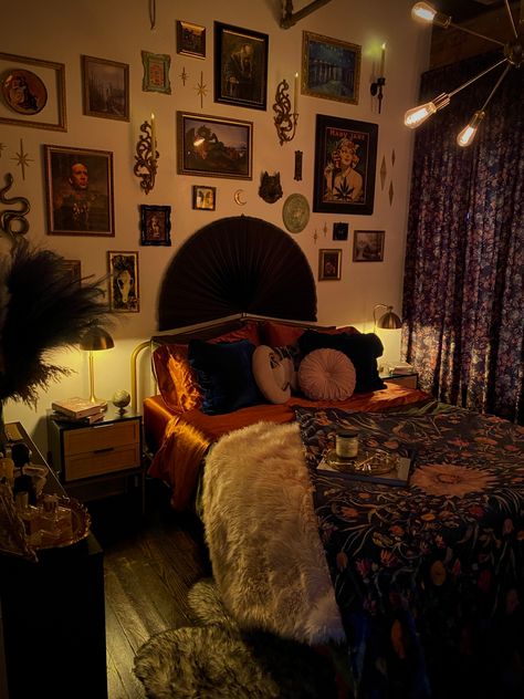 Whimsical Goth Bedroom Aesthetic, Bedroom Ideas Whimsigoth, Moody 70s Bedroom, Medieval Gothic Bedroom, Grunge Apartment Bedroom, Cozy Quirky Home, Hippy Minimalist Bedroom, Gothic Style Bedroom Ideas, Moody Electric Bedroom