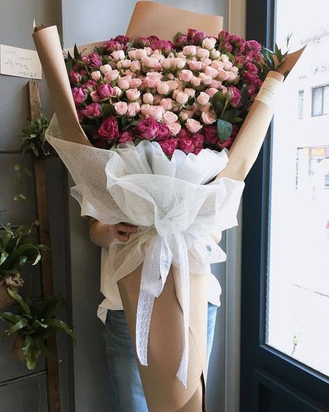 Maybe one of the best bouquets we have ever seen!❤TAG someone who would love this too ... . . Bouquet by @flower.bomnal . . #eidelprecious #bouquetrose #bouquetdoll #bouquetteddy #bouquetbunga #bouquetjakarta #bouquetunik #bouquetroses #bouquetflower #bouquetwisuda #bouquetsby #bouquetinspo #bouquetroses #bouquetflanel #bouquetsposa #tablecenterpiece #pelicanhillresort #bouquetdefleurs #weddingcolors #weddingarch #weddingdreams #weddingflorals #ceremonydecor #weddingcenterpiece Huge Rose Bouquet, Giant Flower Bouquet, Huge Bouquet, Big Bouquet, Jeweled Bouquet, Flower Box Gift, Bouquet Of Roses, Boquette Flowers, Flowers Bouquet Gift