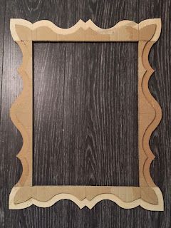 Cardboard Picture Frame Diy Photo Props, Cardboard Frames Diy, Diy Cardboard Picture Frame, Paper Mache Picture Frames, Diy Frame Ideas Cardboard, Cardboard Frame Diy, Table Picture Frames, Photo Frames Diy, Photo Backdrop Frame