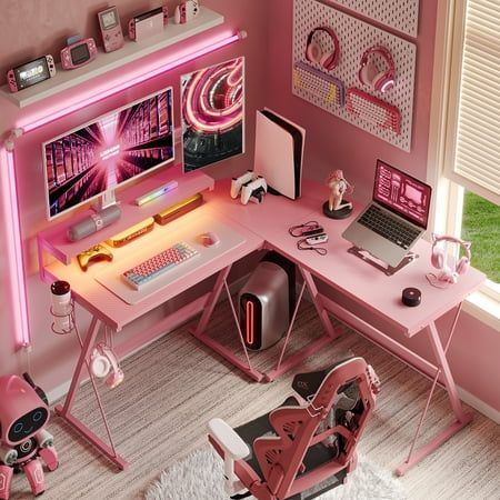 The Bestier L-shaped gaming and office desk, in an attractive pink carbon fiber finish, is the perfect addition to any gaming or office setup. This pink computer desk is not only stylish but also functional. Ideal for girl gamers, this pink gaming desk is designed to meet all gaming needs, providing an optimal gaming experience. Its L-shaped design fits perfectly into corners, saving space while offering ample room for all your electronic devices. The pink desk features a removable monitor stand Pink Office Space, Small Corner Desk, Gaming Corner, Galaxy Flip, Gaming Computer Desk, Gamer Room Decor, Pink Desk, Corner Computer Desk, Shape Games