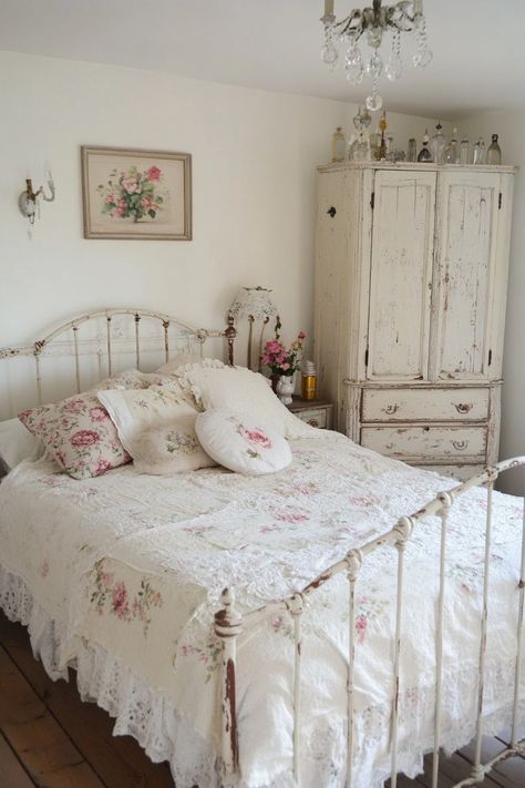 15 Shabby Chic Decor Ideas for Your Home – Everyday Inspo Pink Shabby Chic Bedroom, Vintage Shabby Chic Bedroom, Vintage Inspired Bedroom, Shabby Chic Decor Bedroom, Vintage Bedroom Decor, Bedroom Ideas Inspiration, Iron Bed Frame, Bedroom Decor For Teen Girls, Guest Bedroom Decor