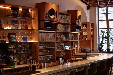 LISTEN, THEN TALK / Glavstroy stories Listening Bar Design, Home Bar Setup Ideas, Music Bar Design, Soundsystem Culture, Listening Bar, Hifi Bar, Vinyl Bar, Vinyl Cafe, Whale Rider