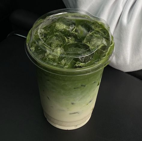 Green Drink, Mint Green Aesthetic, Matcha Drink, Pink Pilates, Pilates Princess, Pretty Drinks, Matcha Tea, Green Juice, Greens Recipe