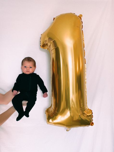 baby 1 month milestone picture photoshoot Balloon Milestone Pictures, 1 Month Photoshoot Ideas, 1month Baby Photo Shoot, 1 Month Baby Photoshoot Ideas, Monthly Milestone Pictures, 1 Month Baby Picture Ideas, Monthly Baby Photos Boy, 1 Month Baby, Caption For Girls