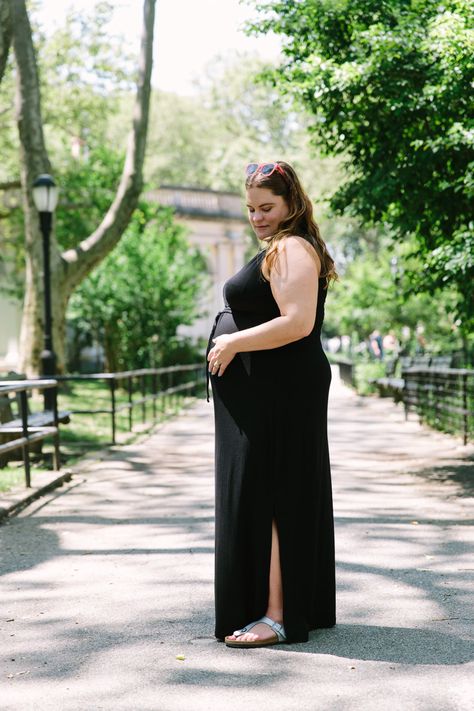 Chubby Pregnant Women, Fat Pregnant Women, Kelsey Miller, Baby Bump Photos, Cup Of Jo, Pregnancy Body, Plus Size Maternity, Bump Photos, Body Acceptance