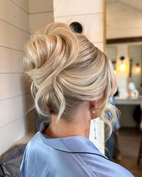 The Piled High Twist is still my most asked for style heading into peak wedding season 2024 and I couldn’t be happier 🙌🏻 @vintageveils | Instagram Chic Bridal Hair Updo, Higher Updos, Wedding Guest Updo, Bridesmaid Hair Inspo, Bridemaids Hairstyles, Ball Hair, Wedding Hair Up, Guest Hair, Bridesmaid Hair Makeup