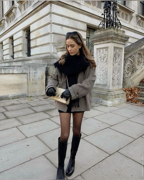 [PaidAd] 85 Winter Fashion Outfits Knee High Boots Recommendations You Don't Want To Miss Quickly #winterfashionoutfitskneehighboots Black Knee High Boots Outfit, Old Money Winter, Fall Boots Outfit, Winter Boots Outfits, High Boots Outfit, Paris Outfits, Dubai Fashion, Looks Black, Rich Girl