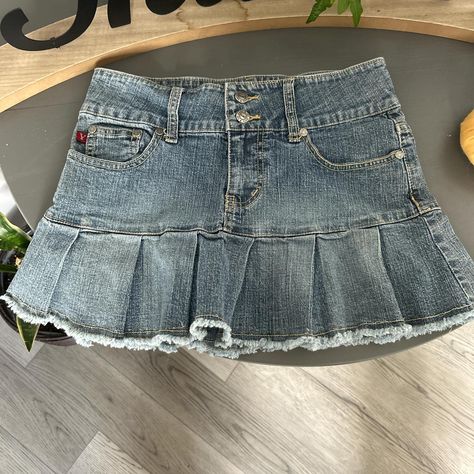 Y2K pleated denim skirt with cute details, perfect... - Depop Y2k Jeans Skirt, Pleated Denim Skirt Outfit, Pleated Jean Skirt, Y2k Jean Skirt, Denim Pleated Skirt, Pleated Denim Skirt, Pleaded Skirt, Pleated Skirt Outfit, Pleated Denim