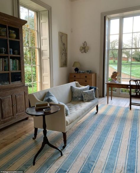 Sophie Conran, Elegant Mirrors, Large Dining Room, Big Windows, Manor House, Southern Living, Interior Spaces, Country House, Chaise Lounge