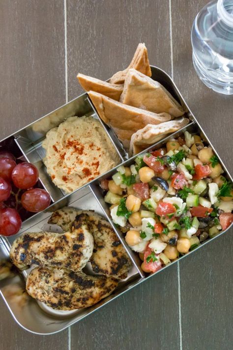 We love bento box lunches because the compartments help control portion sizes and they're great for kids too. Try these easy bento box lunch ideas to shake up your school or work lunch routine. #lunch #lunchideas #healthylunchideas #healthylunches #healthylunch #lunchrecipes #recipe #eatingwell #healthy Cheap Healthy Lunch, Salad Hummus, Hummus Pita, Diet Lunch Ideas, Hummus And Pita, Healthy Lunches For Work, Breakfast Low Carb, Easy Mediterranean Diet Recipes, Overnight Oat