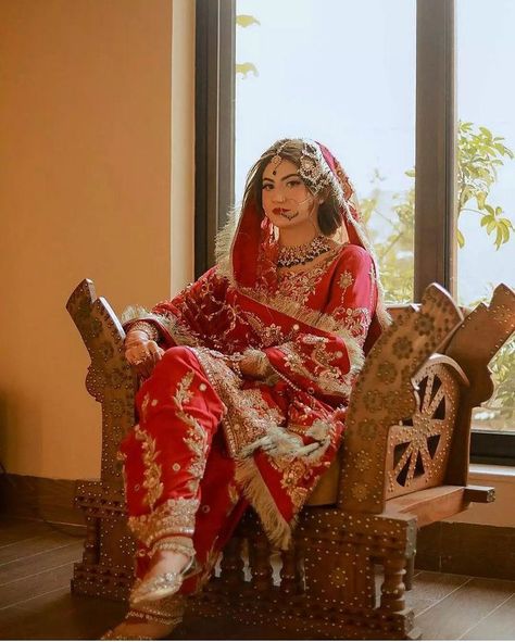 Desi bridal dress 2021 most beautiful bride most stunning fabulous look traditional bridal shalwar kamiz #bridaldress #bridalwear #desibride #subcribe #bridalloook #fashion Pakistani Bridal Hairstyles, Bride Suit, Sikh Bride, Desi Wedding Dresses, Asian Bridal Dresses, Indian Bride Outfits, Punjabi Bride, Desi Bride, Latest Bridal Dresses