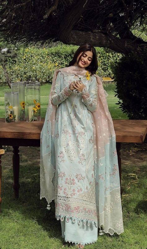 Eid Outfit Ideas, Desi Dress, Desi Fashion Casual, Pakistani Fancy Dresses, Pakistani Dresses Casual, Beautiful Pakistani Dresses, Salwar Kamiz, Indian Dresses Traditional, Simple Pakistani Dresses