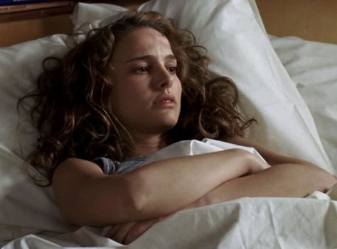 Natalie Portman Icons Aesthetic, Movie Screencaps Aesthetic, Natalie Portman V For Vendetta, Put Me In A Movie Aesthetic, Film Icon Aesthetic, Natalie Portman Curly Hair, Natalie Portman Behind The Scenes, Natalie Portman Icons, V For Vendetta Evey