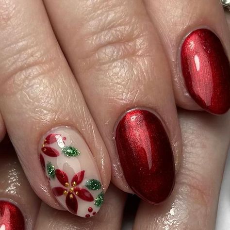 Christmas Nails Whimsical, Xmas 2024 Nails, Simple Christmas Nails Gingerbread, Busy Christmas Nails, Xmas Shellac Nails, Poinsettia Flower Nail Art, Fall/christmas Nail Ideas, Pokadot Nails Christmas, Natural Nails Christmas Design